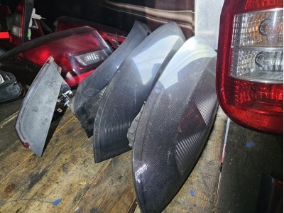 Opel Corsa C çıkma sağ sol gri stop camı