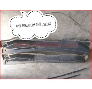 Opel Astra H Cam Önü Izgarası